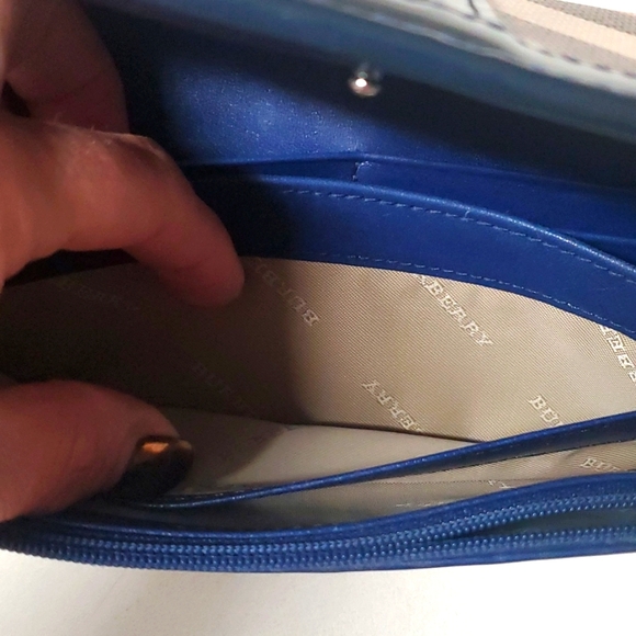 Burberry navy patten leather and canvas signature wallet. - Picture 6 of 13